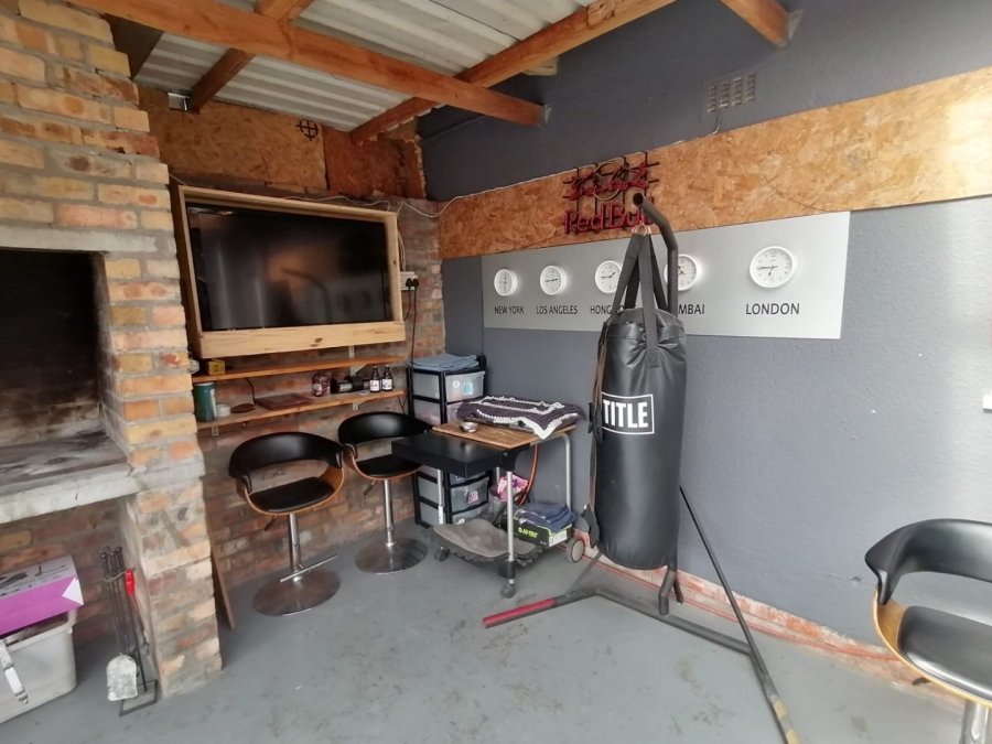5 Bedroom Property for Sale in Lotus River Western Cape
